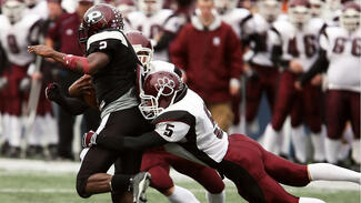 Spieler, die beim American Football mit dem Kopf zusammenstoßen (Foto: Pixabay)